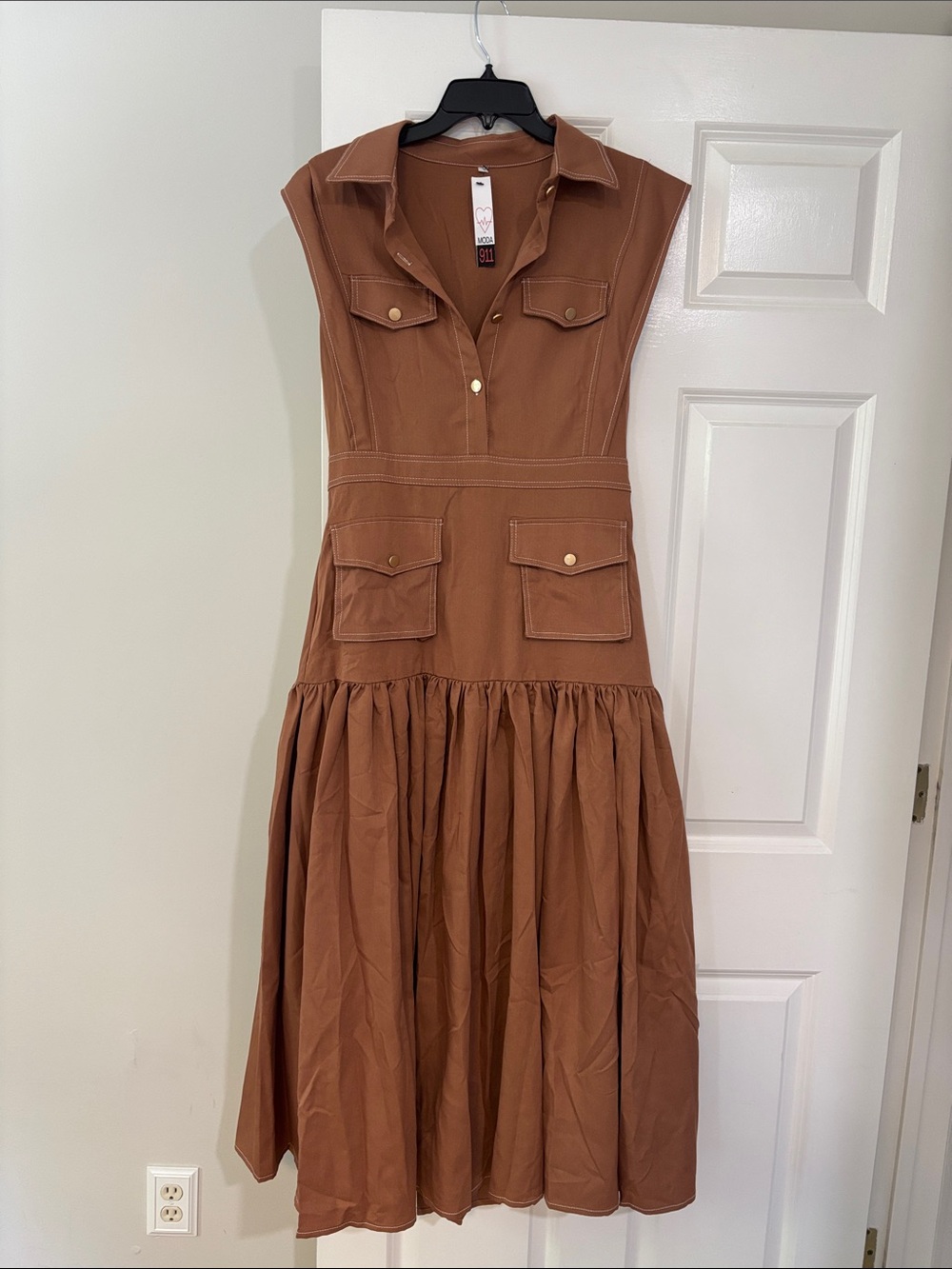 Brown Elegant Women's Sleeveless Dress with Pleated Pocket